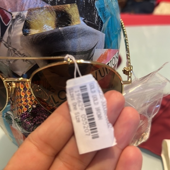 Gucci Charm Sunglasses - Picture 13 of 16